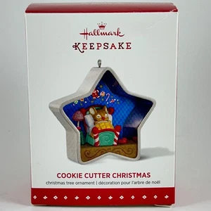 NIB 2015 Cookie Cutter Christmas Hallmark Ornament #4 - Mouse Sleeps in Star - Picture 1 of 7