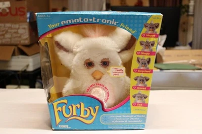 2005 Hasbro большой Furby Emoto-tronic друг - белый с розовыми глазами новый - Изображение 1 из 4