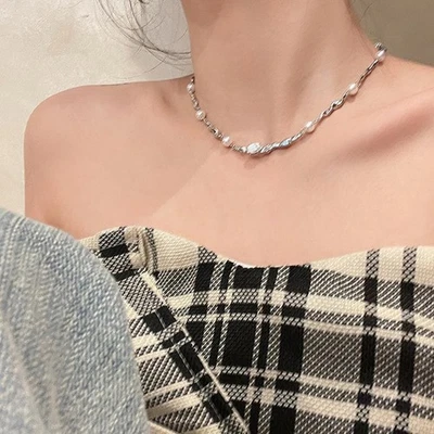 Collana di perle in lega di tendenza con zirconi per collezioni accessori modern - Immagine 1 di 4
