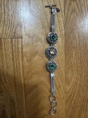Preciosa pulsera de jengibre tono plata con 3 dijes a presión verde rosa Foto 1 de 3