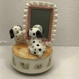 Otagiri Cuccioli Dalmati Statuina Musicale Gioca Cane Alla Finestra Funziona - Foto 1 di 11