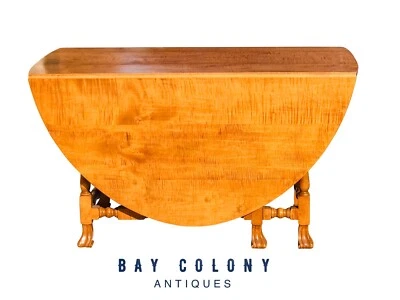 MESA DE COMEDOR ESTILO REINA ANNE TIGRE ARCE HOJA CAÍDA CON PATAS TRÍFIDAS TALLADAS Foto 1 de 4