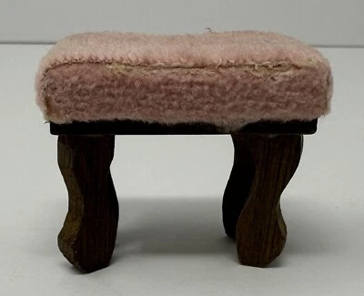 Taburete de madera miniatura vintage para casa de muñecas rosa cojín superior Foto 1 de 4
