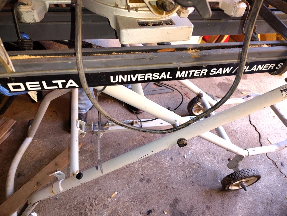 Cepilladora universal y soporte de sierra ingleteadora altura ajustable Foto 1 de 3