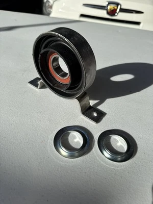 LAND ROVER LR3 2005-2009 & LR4 2010-2016 REAR PROPSHAFT CENTR BEARING GKN OEM - Image 1 of 4