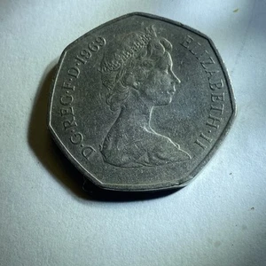 Great Britain ELIZABETH 11, First Every 7 Sided 50 pence Coin 1969 - Picture 1 of 2