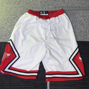 VINTAGE CHICAGO BULLS ADIDAS NBA WHITE RED AUTHETIC BASKETBALL SHORTS Large Read - Picture 1 of 6