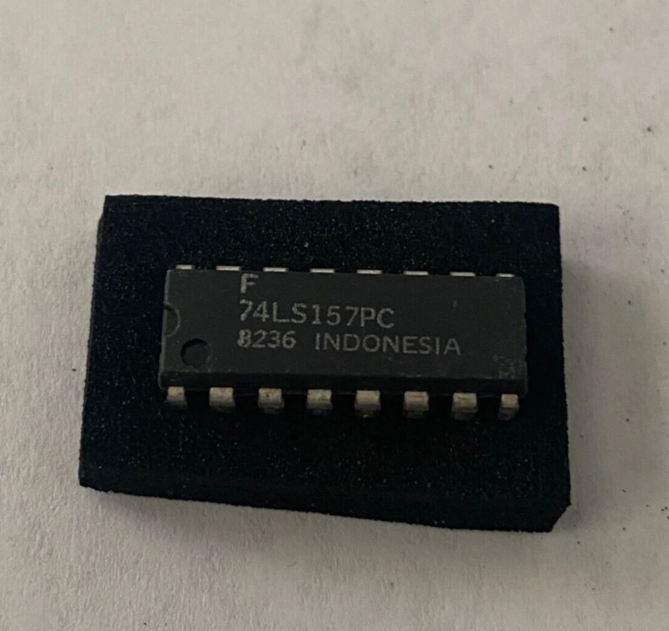 Fairchild 74LS157PC quad 2-к-1 линии данных селектор мультиплексор интегрированный круг - Изображение 1 из 1