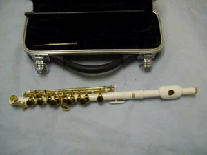 Nuevo Piccolo, Blanco con Llaves Color Dorado con Estuche - Imagen 1 de 2