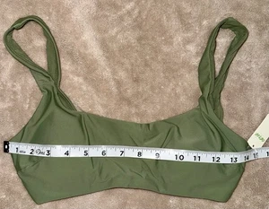 Neu mit Etikett Aerie neutralgrünes gepolstertes Bikini-Schwimmenoberteil mit Rundhalsausschnitt Größe Medium - Bild 1 von 3
