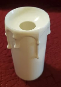 Cubierta grande de enchufe de vela de plástico crema ID de 4" de alto-1 7/8" con goteos nueva - Imagen 1 de 4