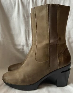 Cole Haan NikeAir Keilabsatz Stiefel Damen 8,5B braun Nubuk gebraucht, in einwandfreiem Zustand - Bild 1 von 6