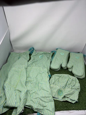 Sombrero de chef a rayas para niños en la cocina, delantal y guantes de horno Pampered Chef Kids In The Kitchen Foto 1 de 4