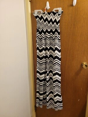 Vestido Rue 21 Pequeño S Negro Blanco Maxi Solero Calado Sin Tirantes Sin Mangas Nuevo Foto 1 de 4