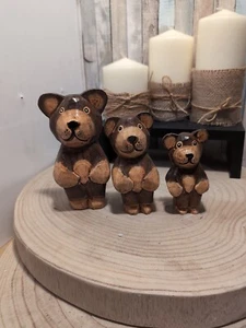 Familia de 3 osos de madera tallados y pintados Fairtrade - Imagen 1 de 6