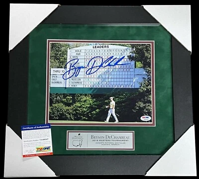 FOTO ENMARCADA 2016 FIRMADA POR BRYSON DECHAMBEAU MASTERS PSA/ADN EN PRESENCIA CERTIFICADO DE AUTENTICIDAD Foto 1 de 2