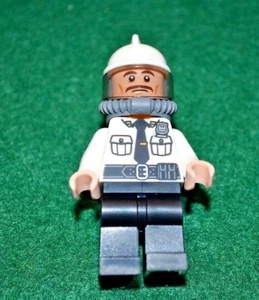 Freeze Security Guard ~ BATMAN Movie Series ~ Minifigure - Lego DC ~ MINT~ - Picture 1 of 2
