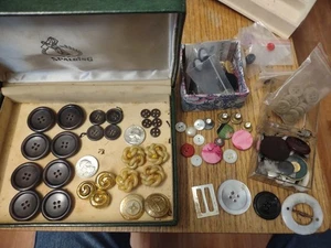 Large Lot Vintage Buttons - Mix of Collectible Buttons - Picture 1 of 6