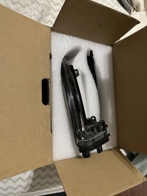 OEM Audi B8.5 A3 S3 RS3 A4 S4 A5 S5 RS5 Door Wing Mirror Turn Signal Lights - Image 1 of 2