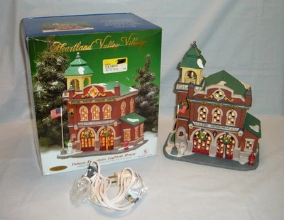 Casa iluminada de porcelana de lujo del Departamento de Bomberos de Heartland Valley Village Foto 1 de 4