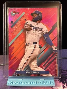 2025 Topps Finest Adolis Garcia MAGENTA REFRACTOR TEXAS RANGERS /200 - Imagen 1 de 2