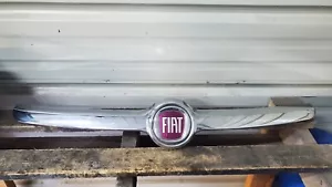 2012-2016 Fiat 500L Front Chrome Hood Trim Moulding with Emblem OEM - Foto 1 di 9