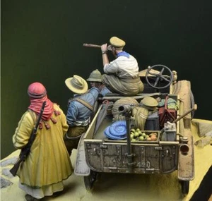 1:35 Guerra 4 con accesorios no incluye coche modelo blanco - Imagen 1 de 3