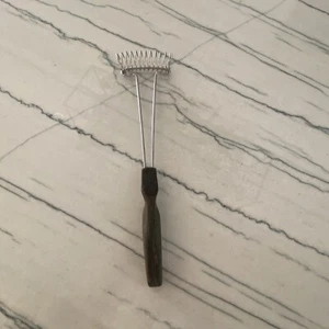 Vintage CUTCO Stainless Steel 12" Whisk Egg Beater #1060 Wood Handle - Picture 1 of 6