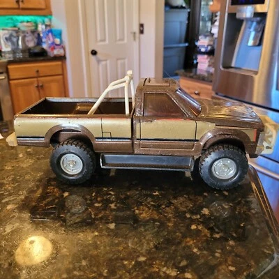 Vintage ERTL The FALL GUY Colt 1/16 1982 GMC Sierra Pickup Truck Metal Die-Cast - Image 1 of 4