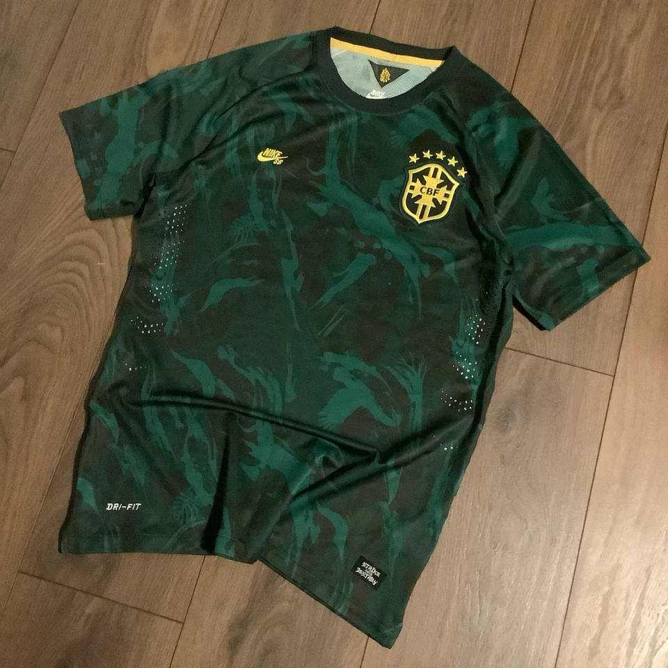 Nike SB Brazil Jersey Mens Medium 2014 World Cup Soccer Futbol Football Shirt * - Image 1 of 4