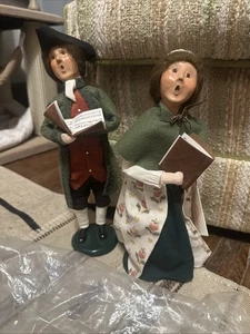 NEW Byers Choice 1998 Williamsburg Carolers Colonial Man Woman 12.5" Tall - Bild 1 von 6