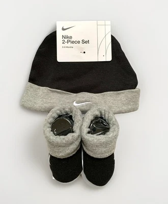 NUEVO Conjunto de 2 botines y gorro Nike negros y grises para bebés niños talla 0-6 meses Foto 1 de 4