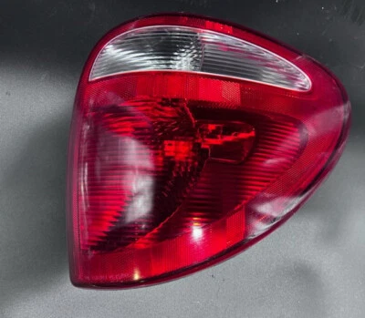 Luz trasera derecha pasajero Chrysler Town & Country/Grand Caravan 2001-2003 Foto 1 de 4