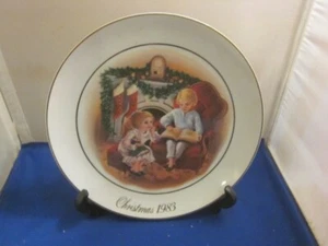 1983 Avon Third Edition "Enjoying The Night Before Christmas" Memories Plate - Picture 1 of 3
