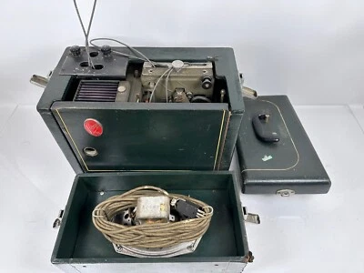 Proyector de cine Victor vintage 16 mm modelo 65-10 y altavoz Foto 1 de 4