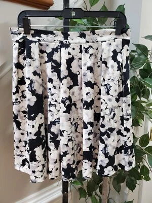 Falda Cynthia Rowley Bolsillos Floral Nylon Tirar en Línea A Hasta la Rodilla Talla Mediana Foto 1 de 4