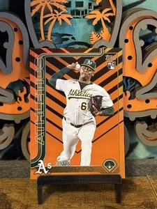 Aggiornamento 2025 Elvis Alvarado RC #US61 Halloween SP A’s Rookie - Foto 1 di 1