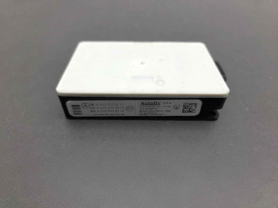 Mercedes Benz W204 W212 W166 W221 radar sensor blind spot GENUINE A 0009050110 - Image 1 of 4