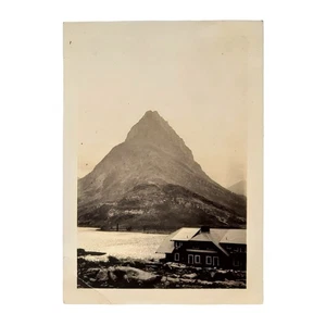 Vtg B&W Photo Found Yellowstone National Park Mountain House in Front Snapshot - Picture 1 of 4