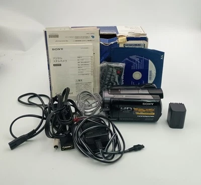 SONY Exmor R HDR-XR520V Black Digital Video Camera - Image 1 of 4