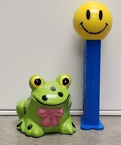 Frog Tape Measure 1970s 2" tall Froggy Green w/Pink Bow Tie Lorrie Design JAPAN - Picture 1 of 11