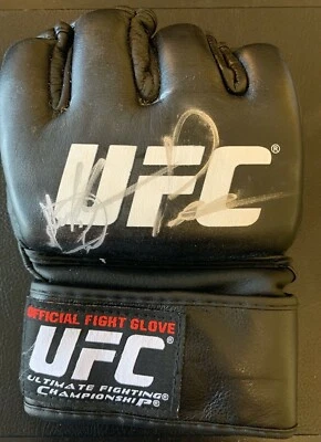 Rampage Jackson and Rashad Evans signed UFC 114 OFFICIAL Glove Champions HOF  - Image 1 of 2