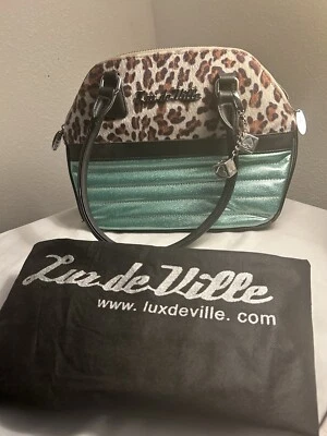 Bolso de mano Lux De Ville estampado de leopardo y verde azulado brillante con bolsa antipolvo  Foto 1 de 4