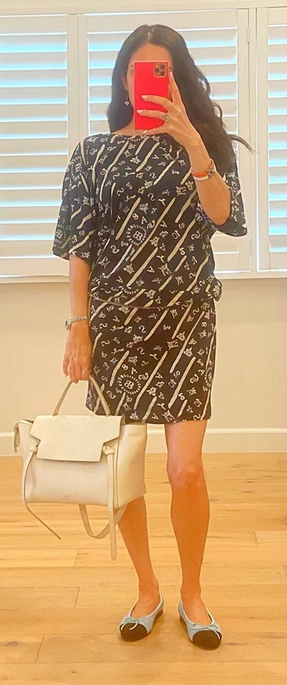 Mini Vestido Balenciaga.T’s Azul Marino Con Letras Crema y Azul Talla Pequeña Foto 1 de 4