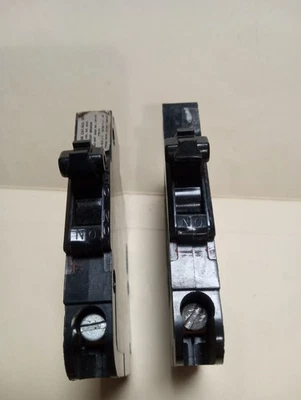 2 Federal electric circuit breakers 15 amp - Image 1 of 4