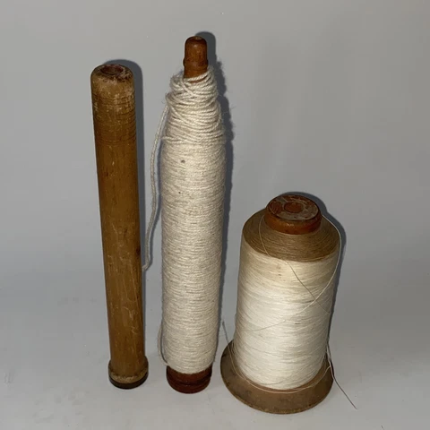 Lot Of Vintage Antique Primitive Wood Industrial Spools Spindles w/ Thread Yarn Cover