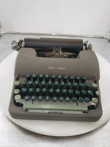 Máquina de escribir Smith Corona vintage años 50 H7654321L con maletín engrasado probado - Imagen 1 de 24
