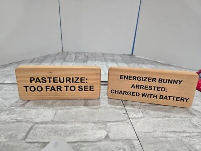 Лот из 2 деревянных смешных знаков для взрослых Energizer кролик заряженный аккумулятор пастеризация - Изображение 1 из 4