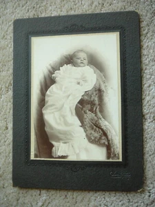 ANTIQUE CABINET PHOTO - BABY IN CHRISTENING GOWN - CHERRINGTON STUDIO VG - Picture 1 of 4