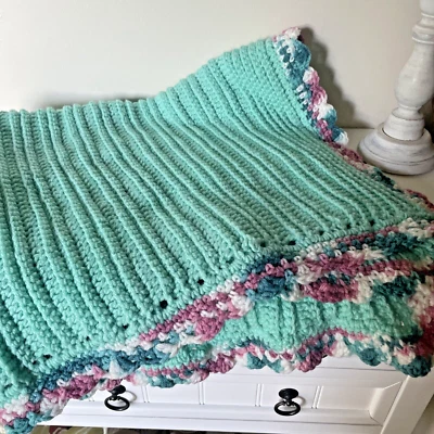 New Baby Boy Girl Blanket Soft Green Handmade Crochet 32" x 38" Infant Crib Foto 1 de 4